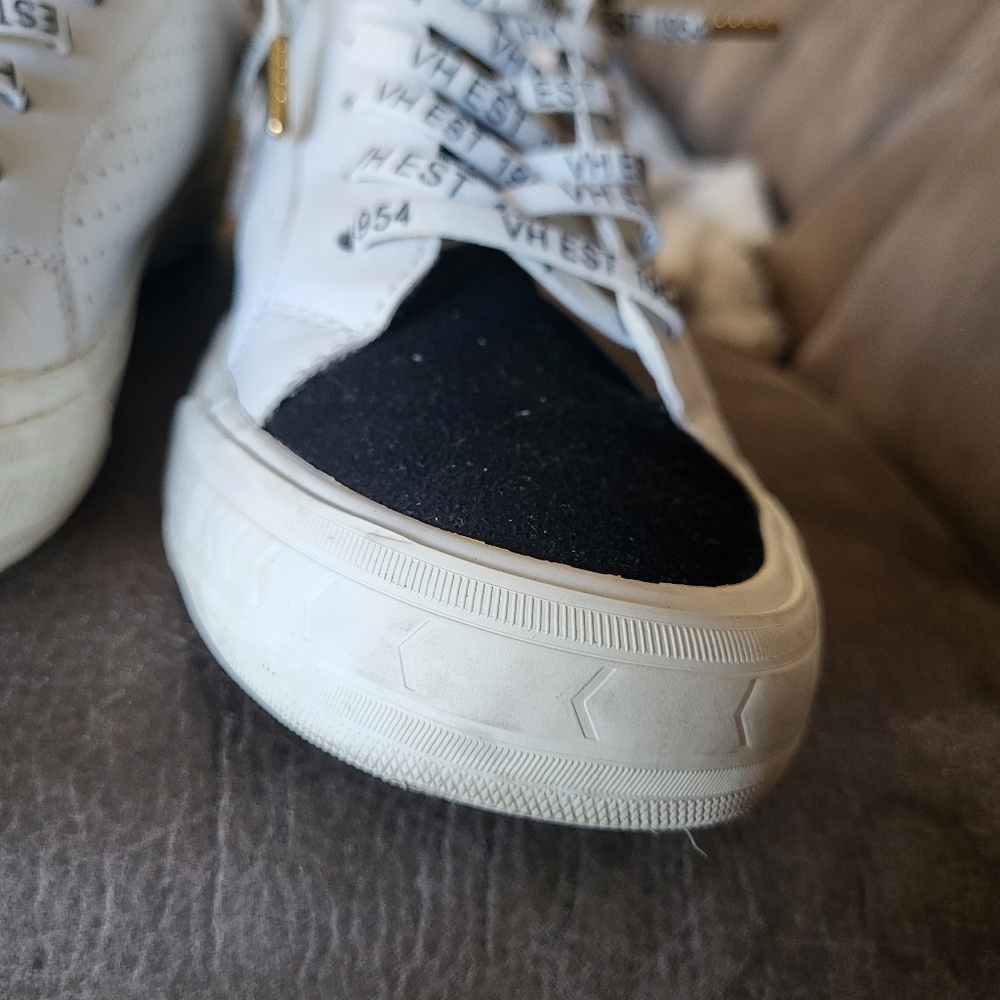 Vintage Havana White and Silver Star Sneakers - Picture 6 of 16
